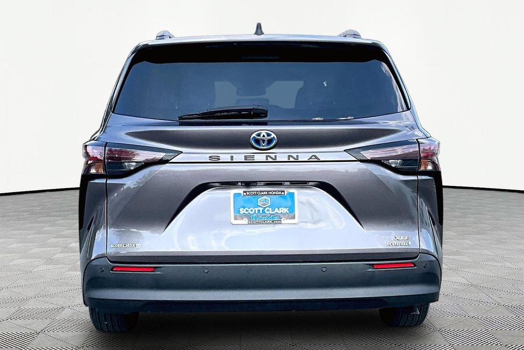 Used 2024 Toyota Sienna XLE w/ XLE Plus Package FWD image 7