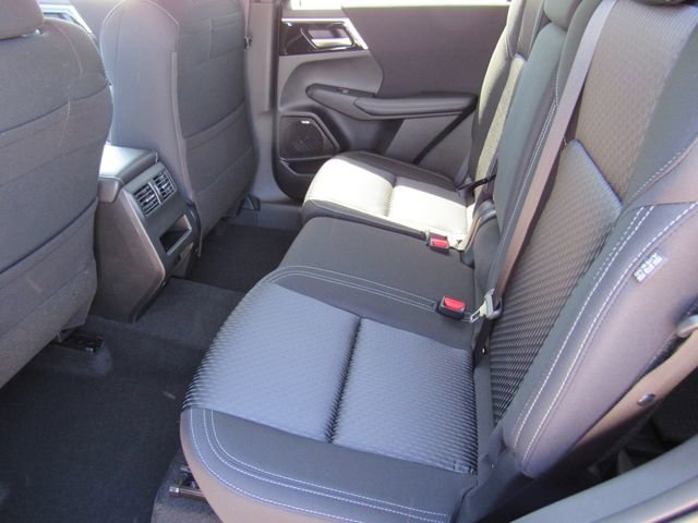 New 2026 Mitsubishi Outlander ES image 14
