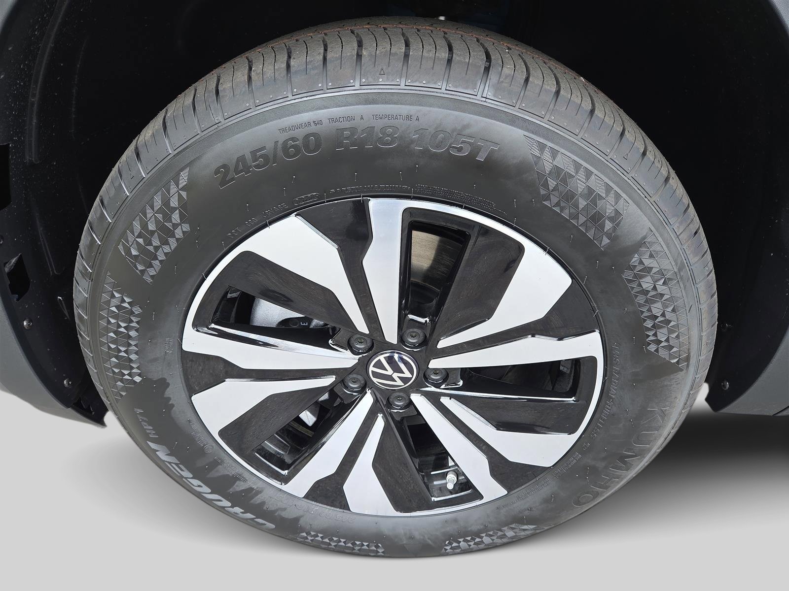 New 2026 Volkswagen Atlas SE image 10