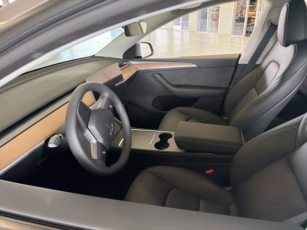 Used 2025 Tesla Model Y Long Range RWD image 10
