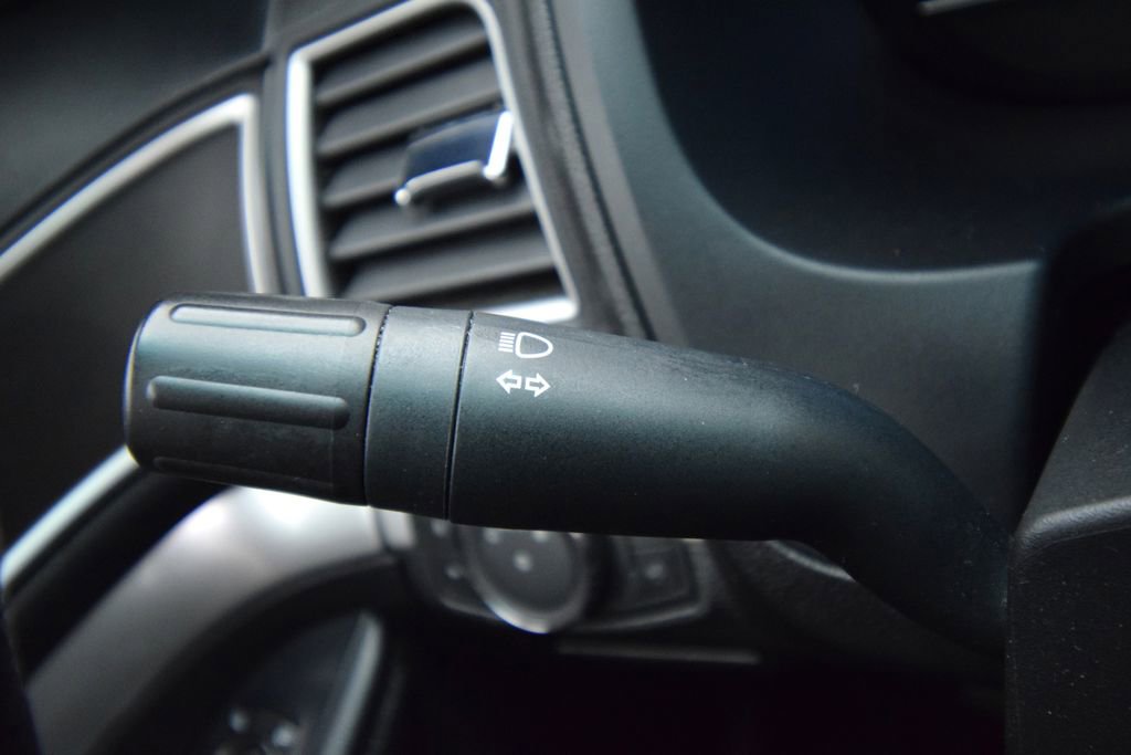 Used 2016 Ford Explorer XLT w/ Equipment Group 202A AWD/4WD image 40