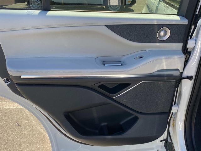 New 2026 Lincoln Navigator Reserve AWD/4WD image 9