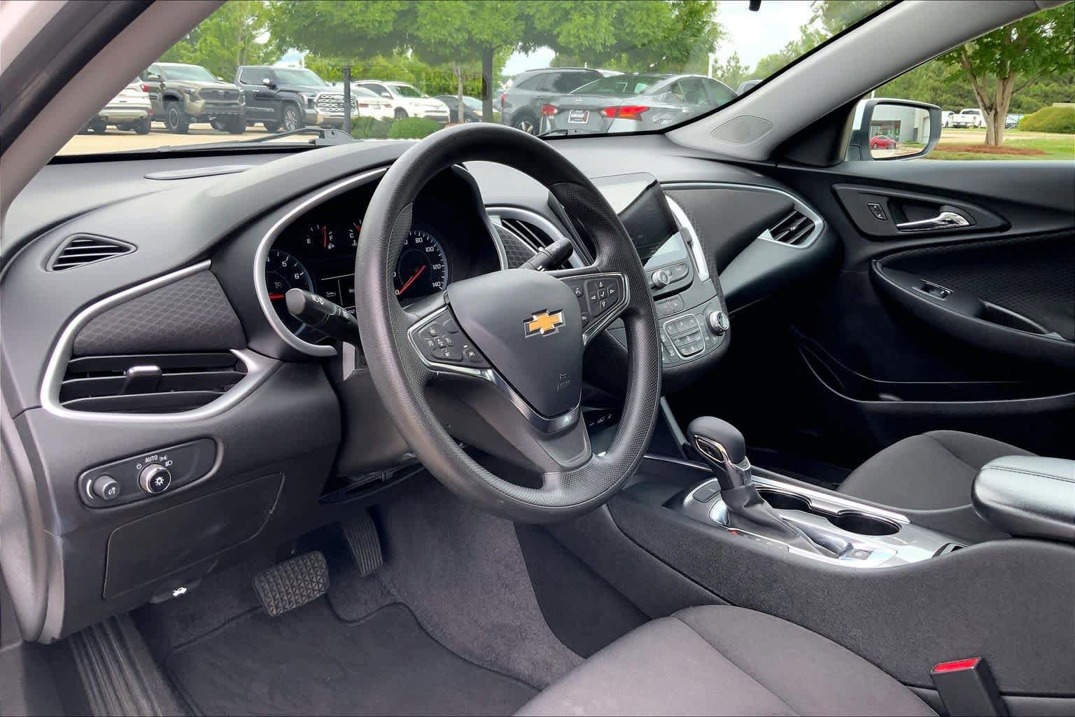 Used 2023 Chevrolet Malibu LT FWD image 17