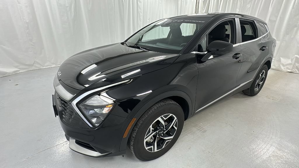 Used 2023 Kia Sportage LX image 7