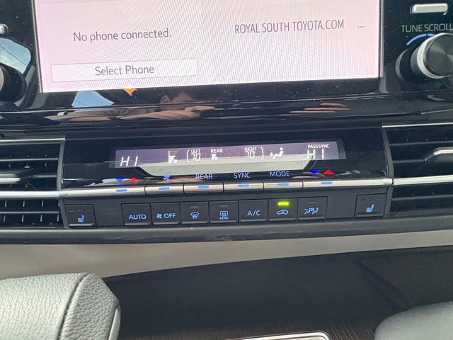 Used 2022 Toyota Sienna XLE image 31