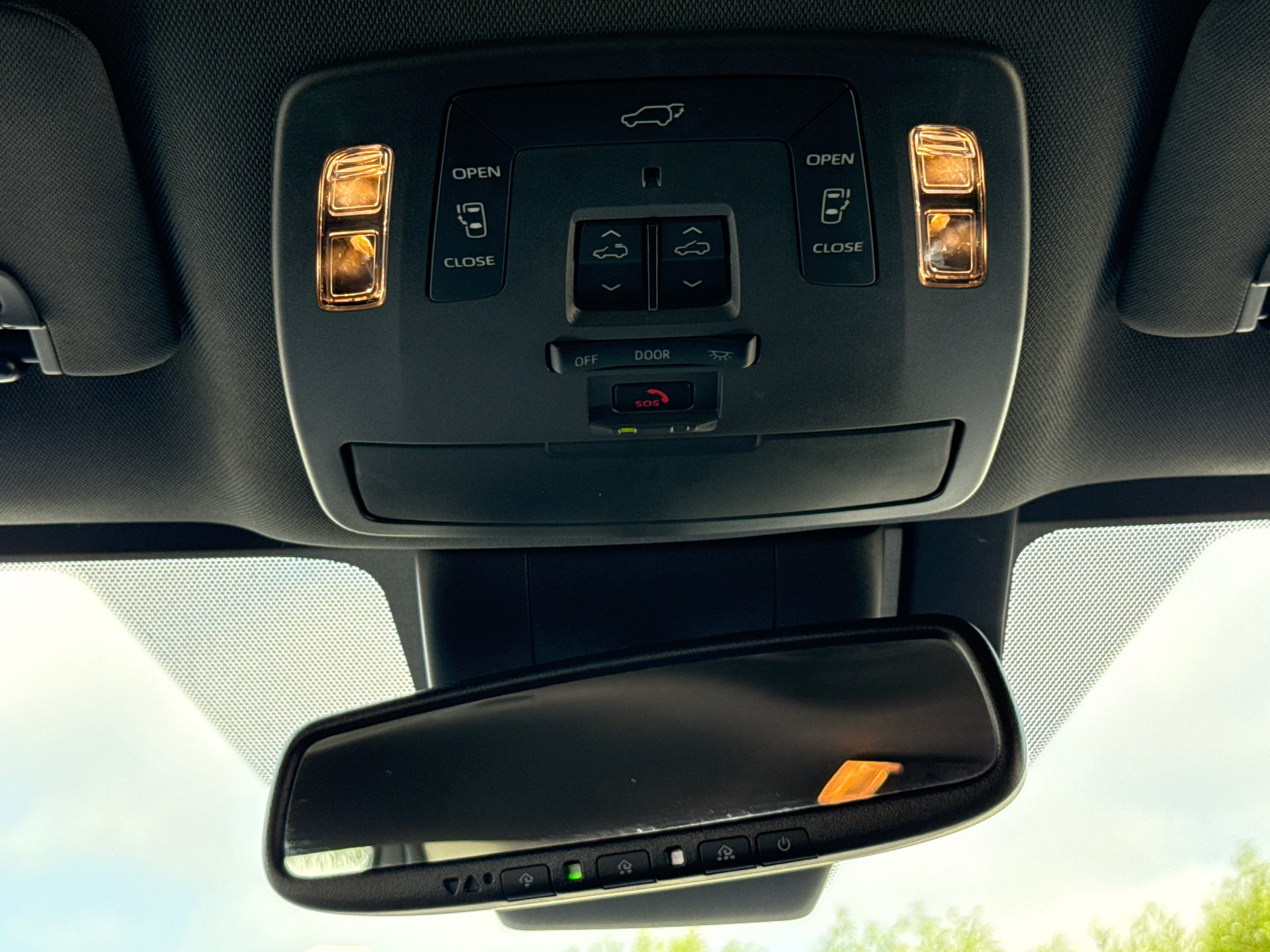 Used 2023 Toyota Sienna Platinum FWD image 23