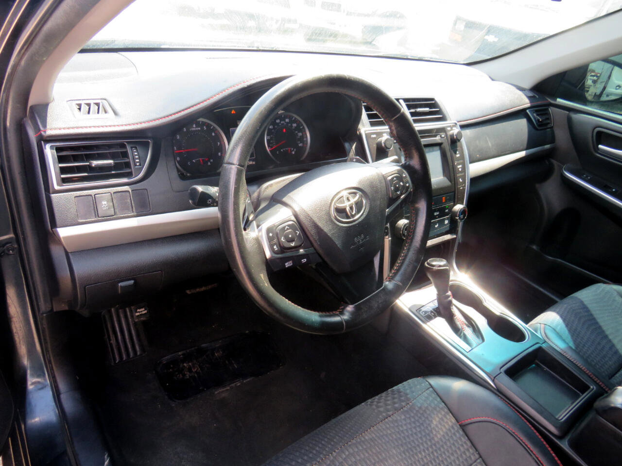 Used 2015 Toyota Camry SE image 7