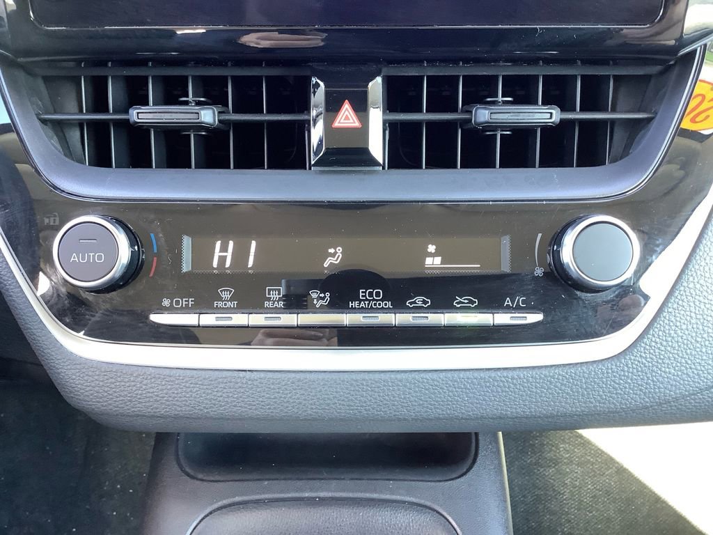 Used 2025 Toyota Corolla LE image 21