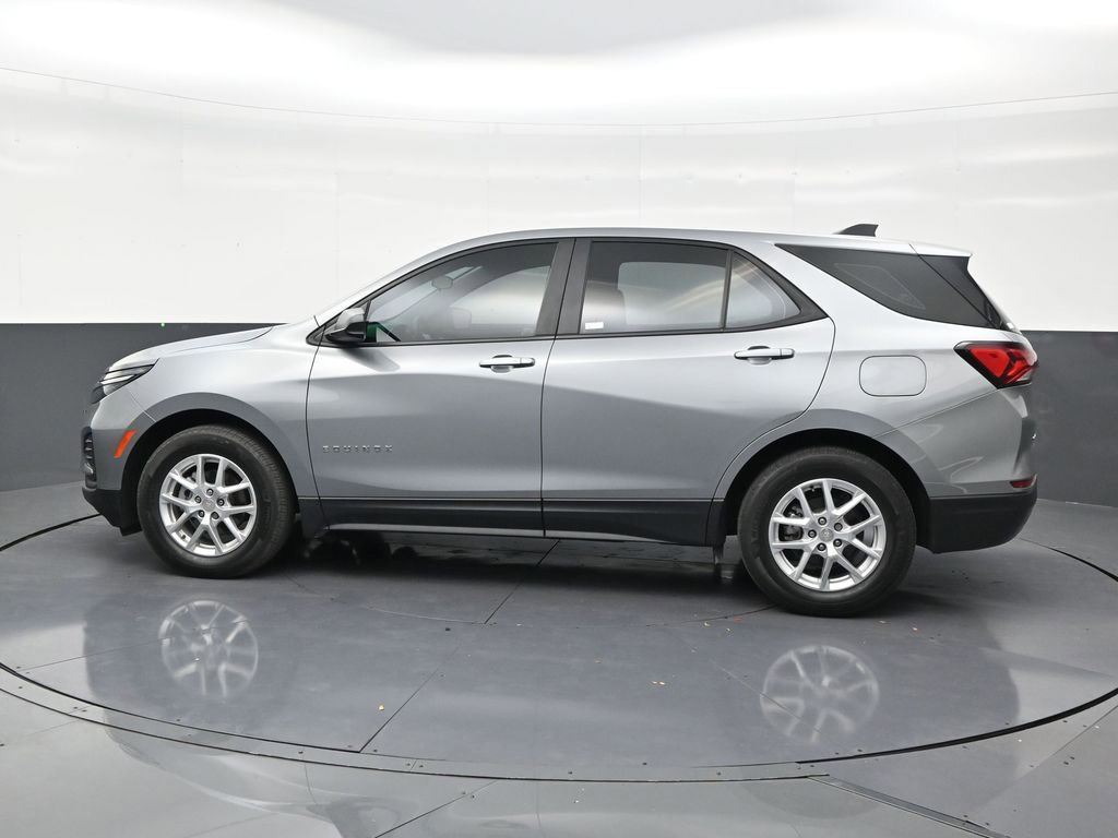 Used 2023 Chevrolet Equinox LS FWD image 2