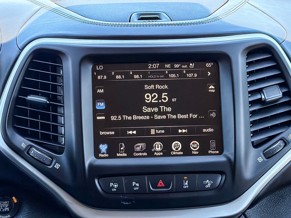 Used 2016 Jeep Cherokee Overland w/ Technology Group AWD/4WD image 18