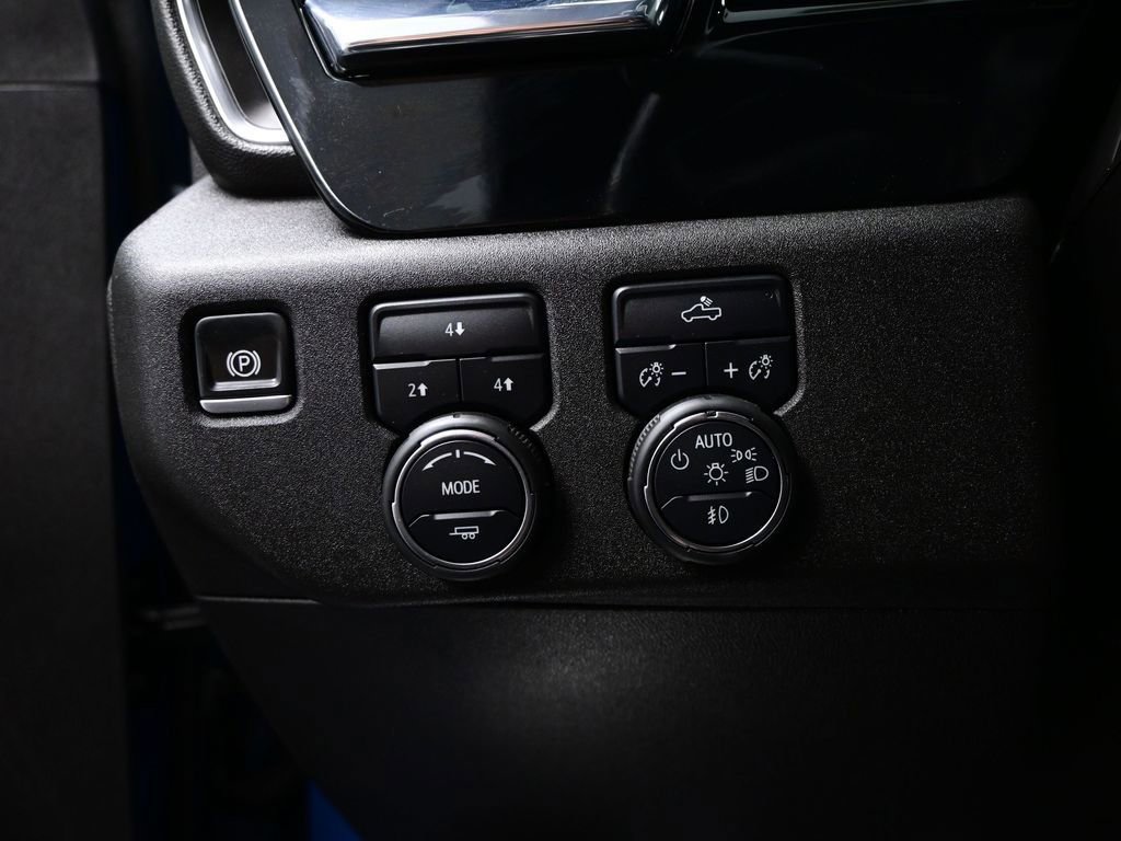 Used 2025 Chevrolet Silverado 2500 LT w/ Convenience Package image 12