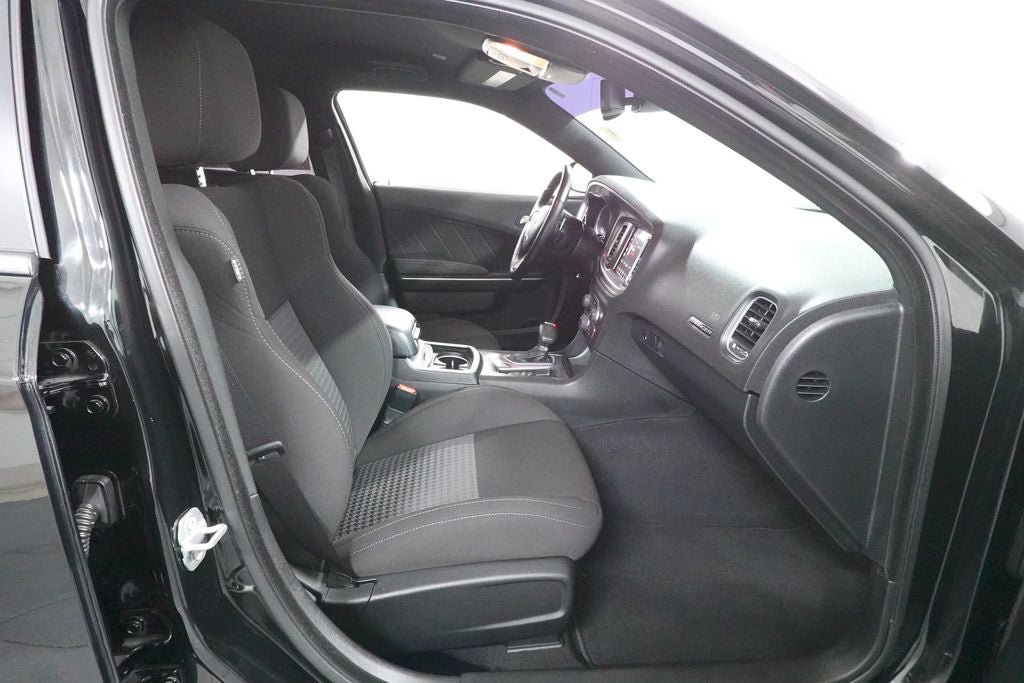 Used 2023 Dodge Charger R/T w/ Technology Group RWD image 31