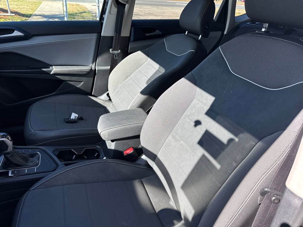 Used 2024 Volkswagen Taos SE image 8