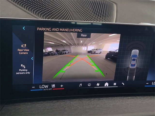 New 2025 BMW 330i Sedan w/ M Sport Package image 16