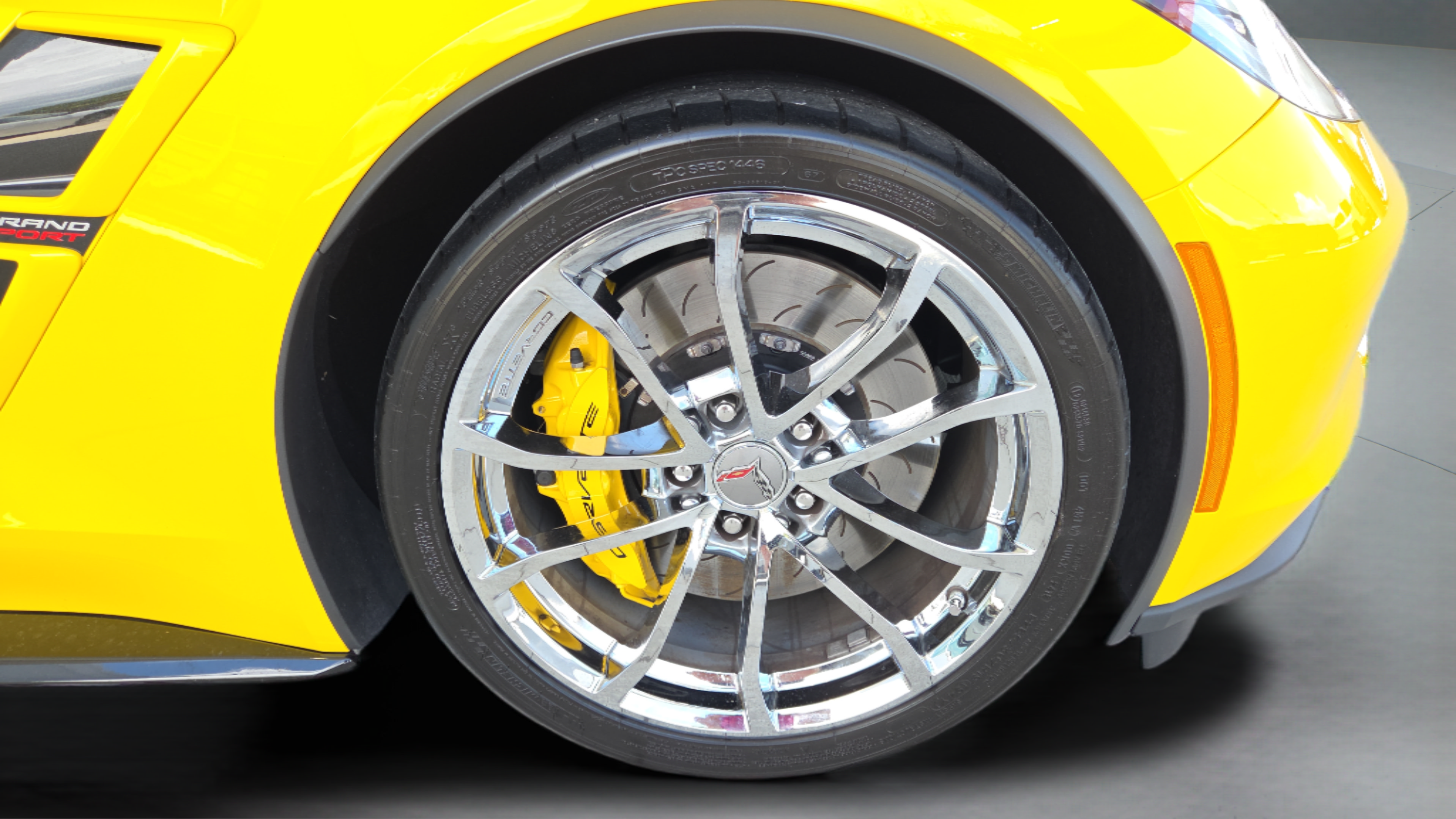 Used 2019 Chevrolet Corvette Grand Sport w/ Carbon Flash Badge Package RWD image 33