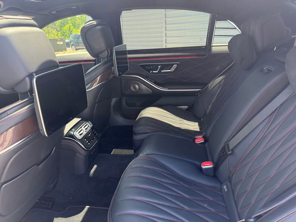 Used 2024 Mercedes-Benz S 63 AMG S w/ Carbon Fiber Exterior Package image 18