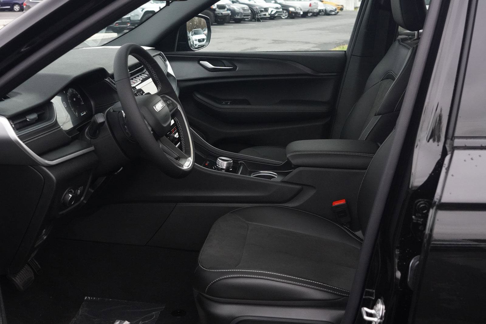 New 2025 Jeep Grand Cherokee L Altitude image 50