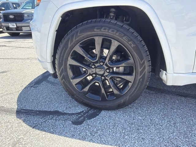 Used 2018 Jeep Grand Cherokee Altitude AWD/4WD image 17