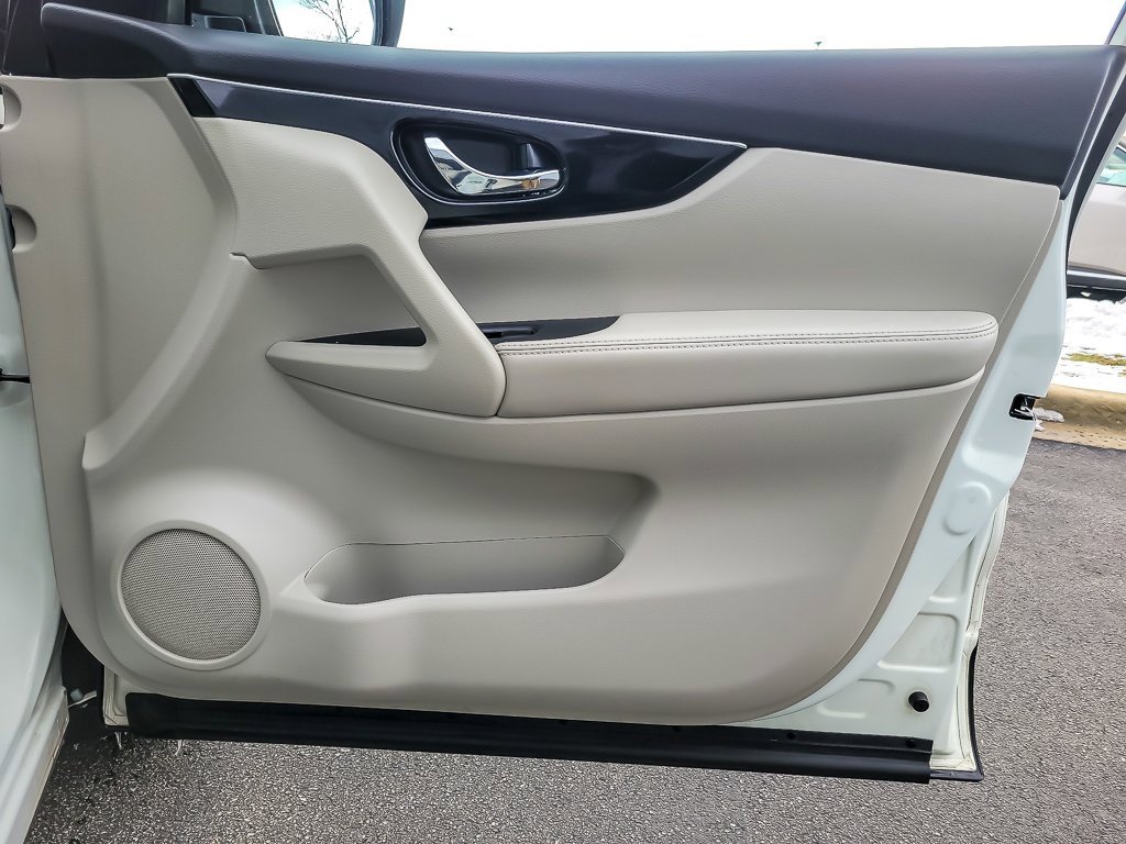 Used 2017 Nissan Rogue Sport SL w/ SL Premium Package image 20