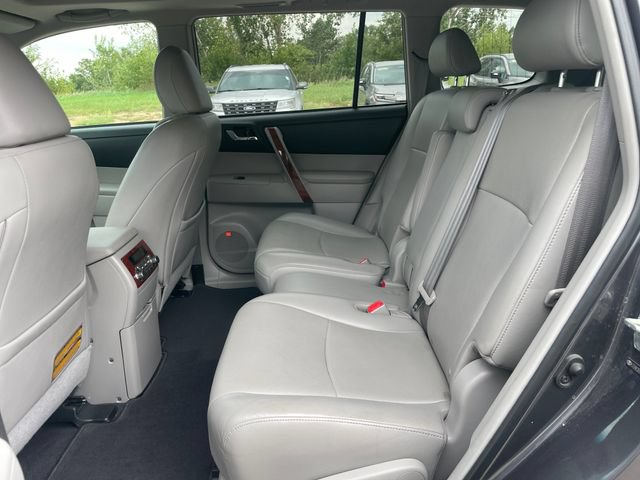 Used 2013 Toyota Highlander Limited FWD image 28