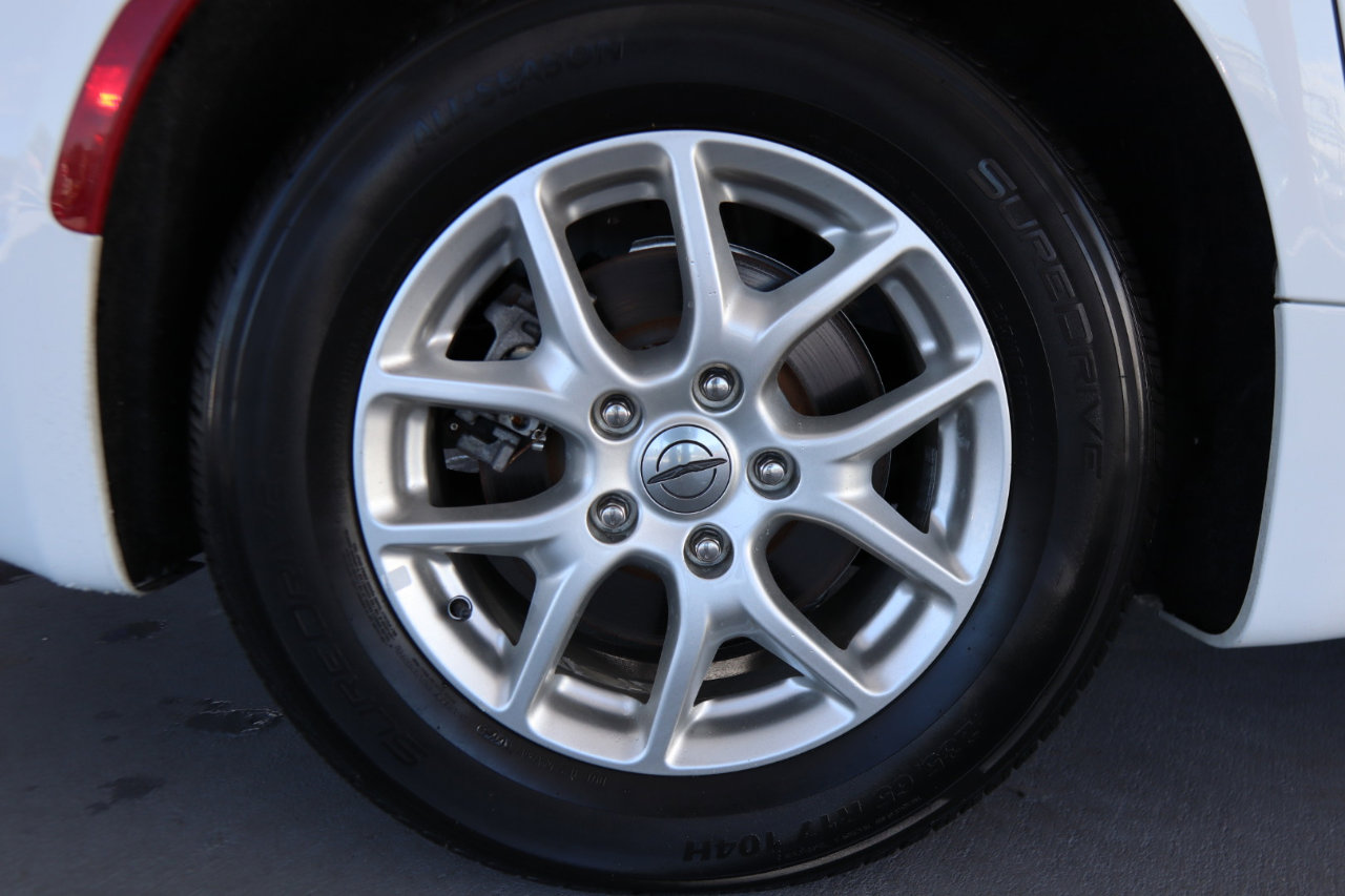 Used 2021 Chrysler Voyager Lxi image 15