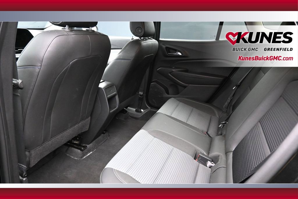 Used 2025 Chevrolet Trax LT w/ LT Convenience Package FWD image 15