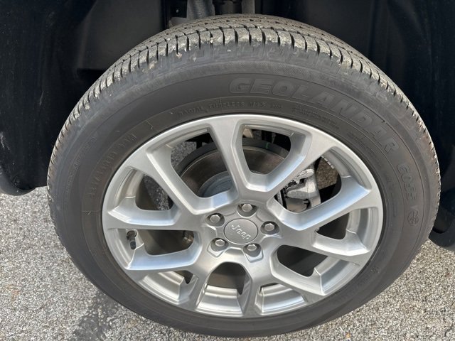 Used 2024 Jeep Compass Latitude image 28