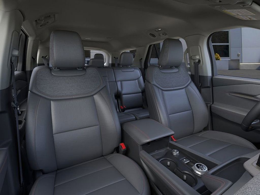 New 2026 Ford Explorer Active w/ Active Comfort Package image 10