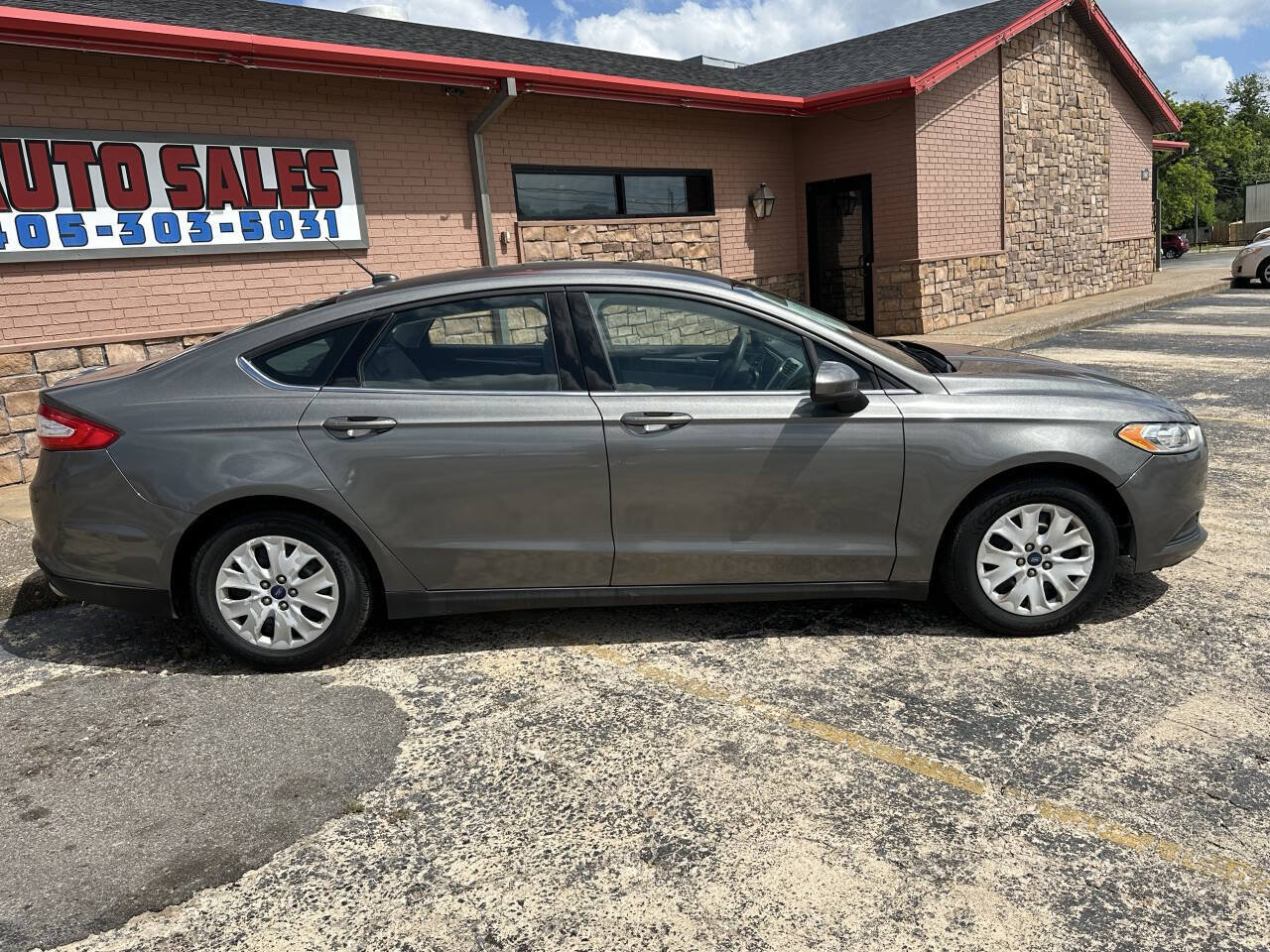 Used 2014 Ford Fusion S FWD image 10