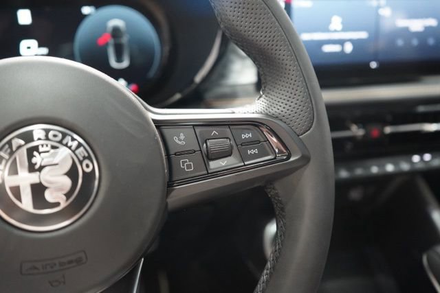 New 2025 Alfa Romeo Tonale w/ Premium Package image 21
