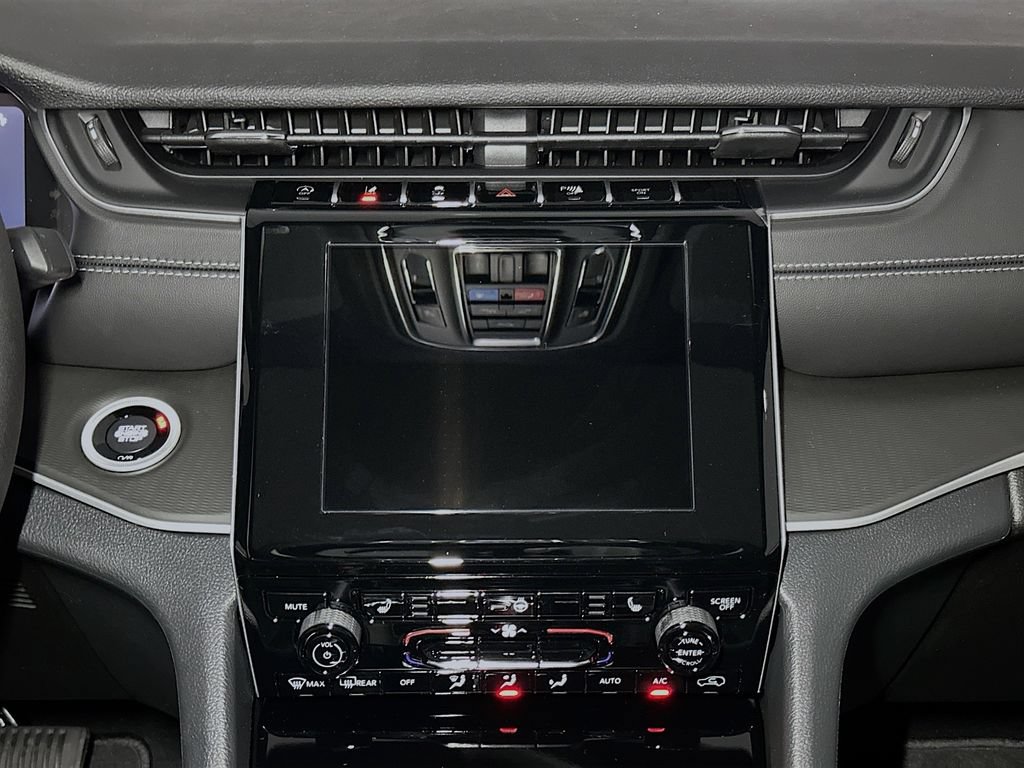New 2025 Jeep Grand Cherokee L Altitude AWD/4WD image 9