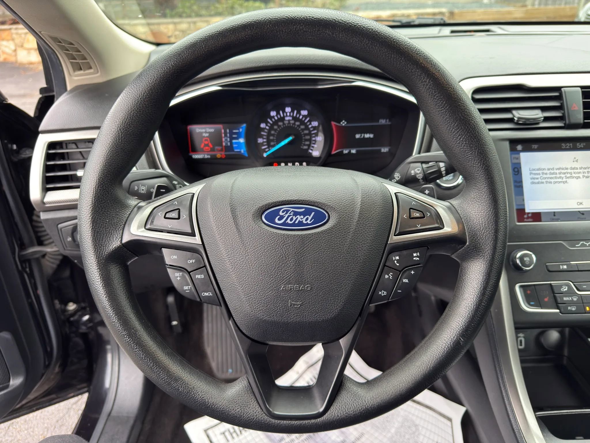 Used 2019 Ford Fusion SE AWD/4WD image 25