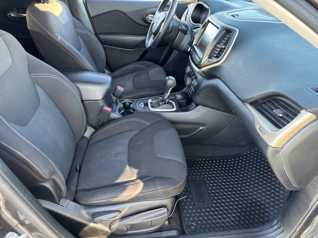 Used 2016 Jeep Cherokee Latitude w/ Cold Weather Group image 23