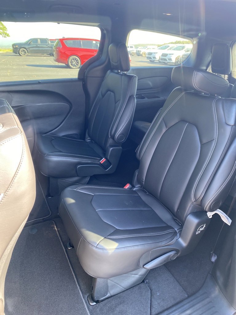 New 2026 Chrysler Pacifica Select w/ S Appearance Package image 17