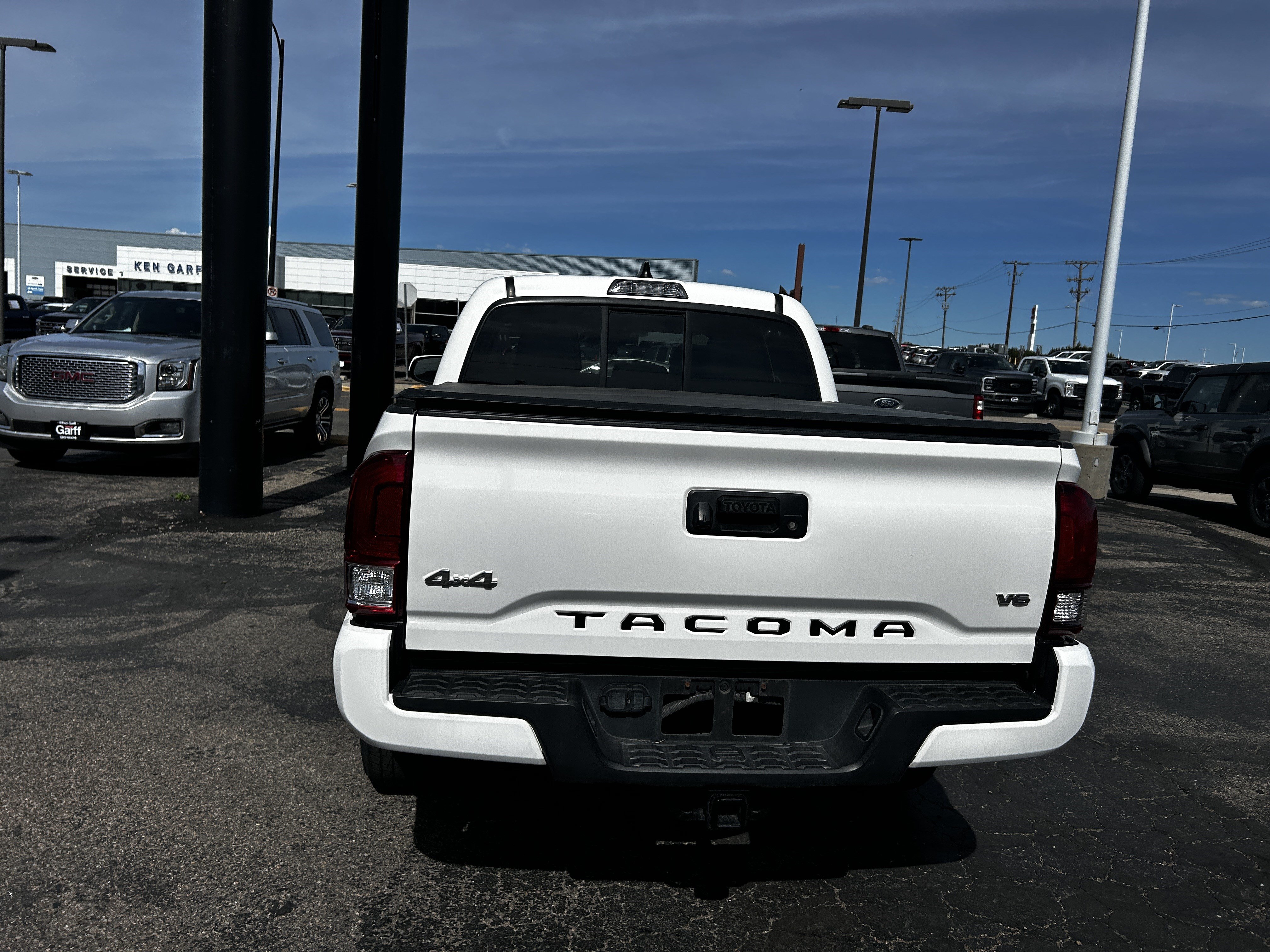 Certified 2022 Toyota Tacoma SR AWD/4WD image 4