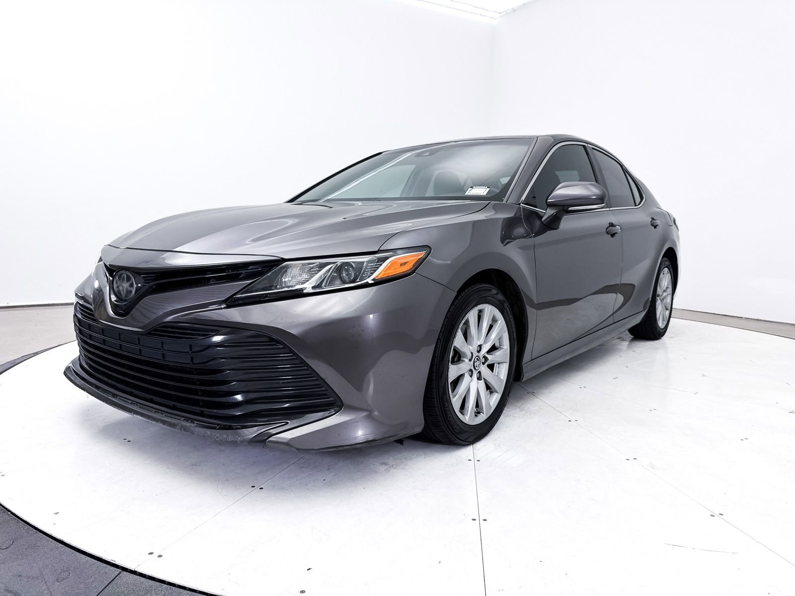 Used 2018 Toyota Camry LE w/ Convenience Package FWD image 10