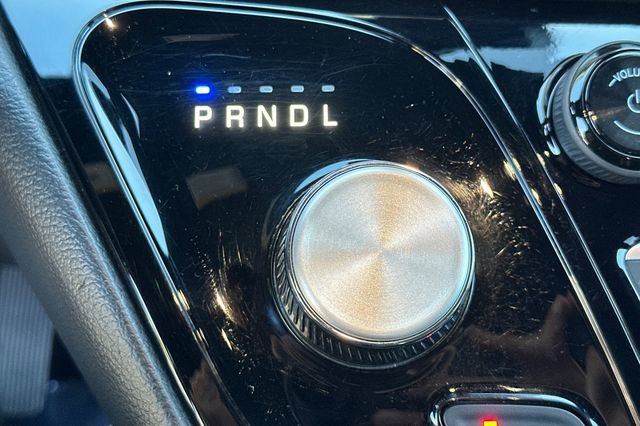 Used 2025 Chrysler Pacifica Select image 23