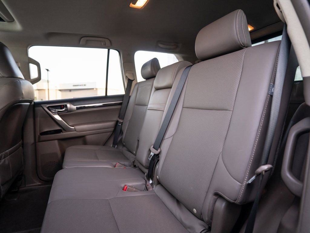 Used 2018 Lexus GX 460 image 37