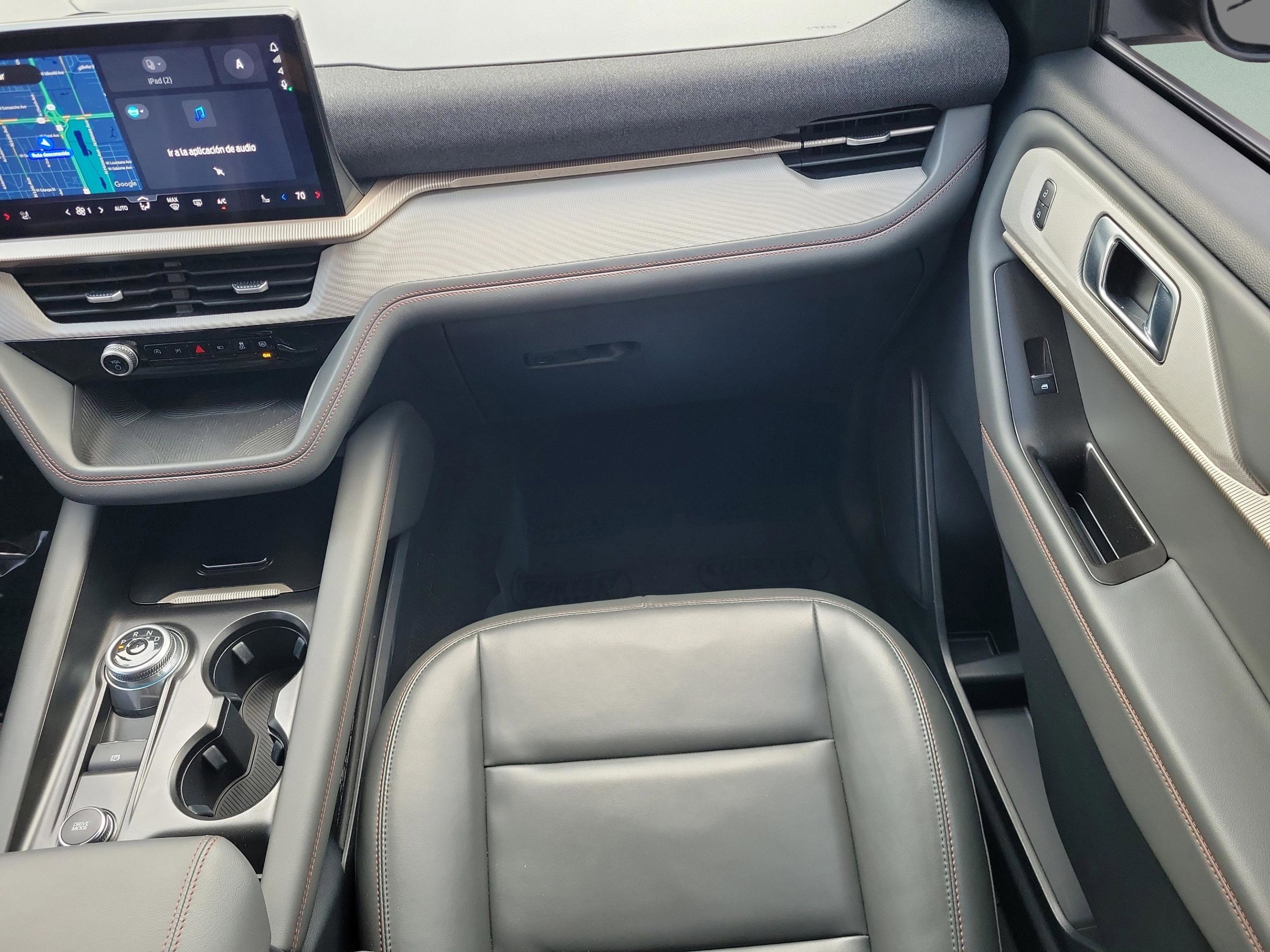 Used 2025 Ford Explorer Active w/ Active Comfort Package image 17