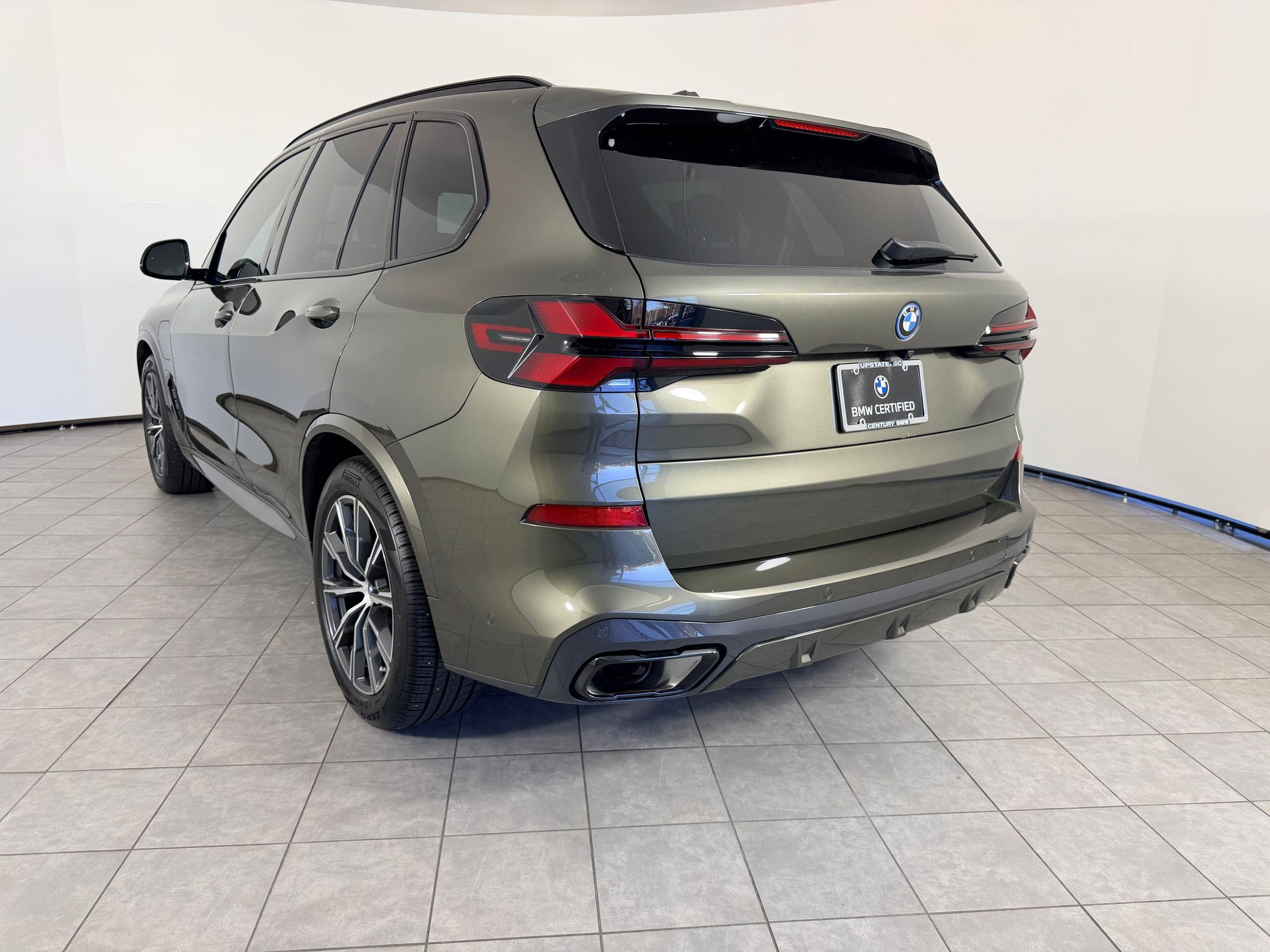 Certified 2025 BMW X5 xDrive50e w/ M Sport Package image 3