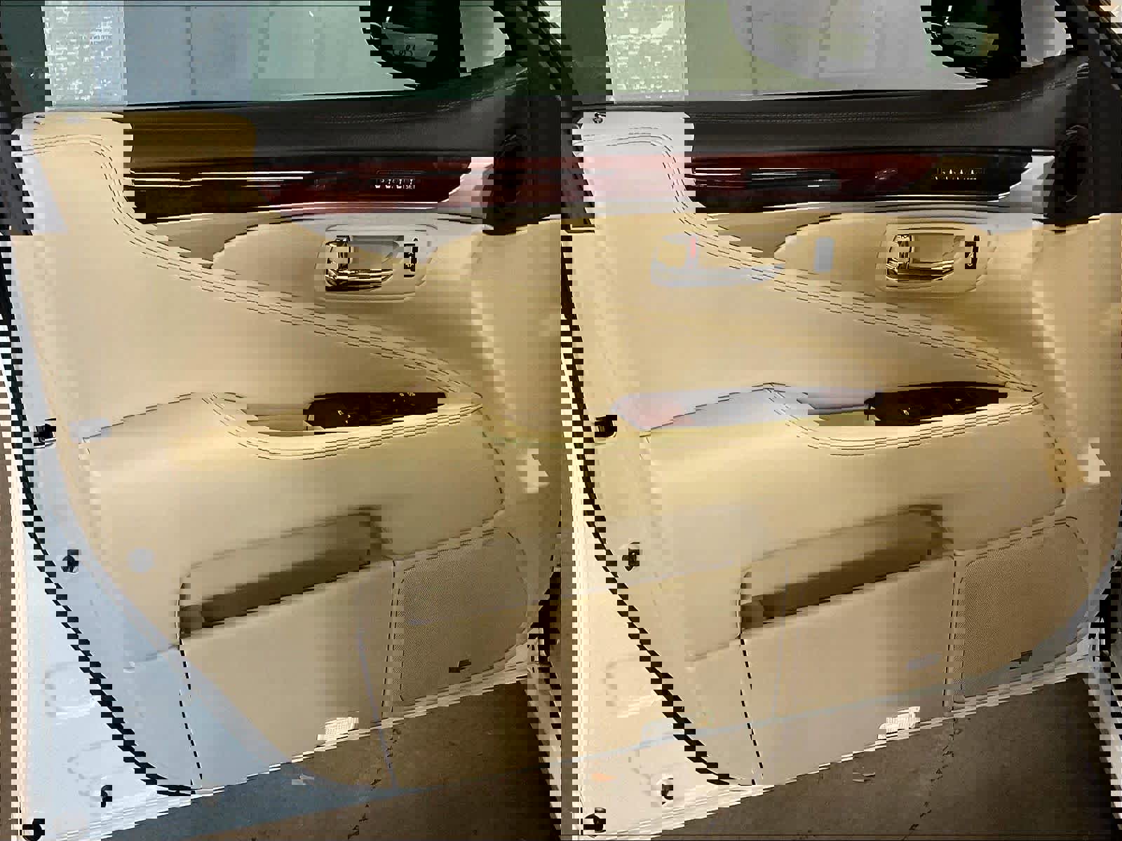 Used 2014 Lexus LS 460 w/ Comfort Package image 24