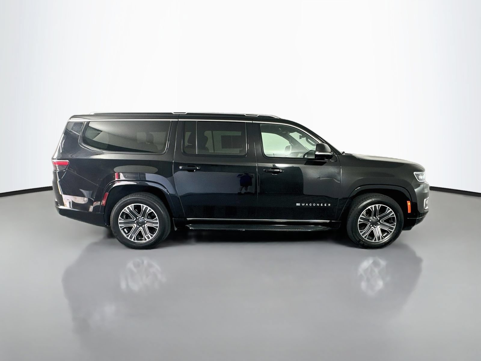 Used 2023 Jeep Wagoneer L Series II AWD/4WD image 8