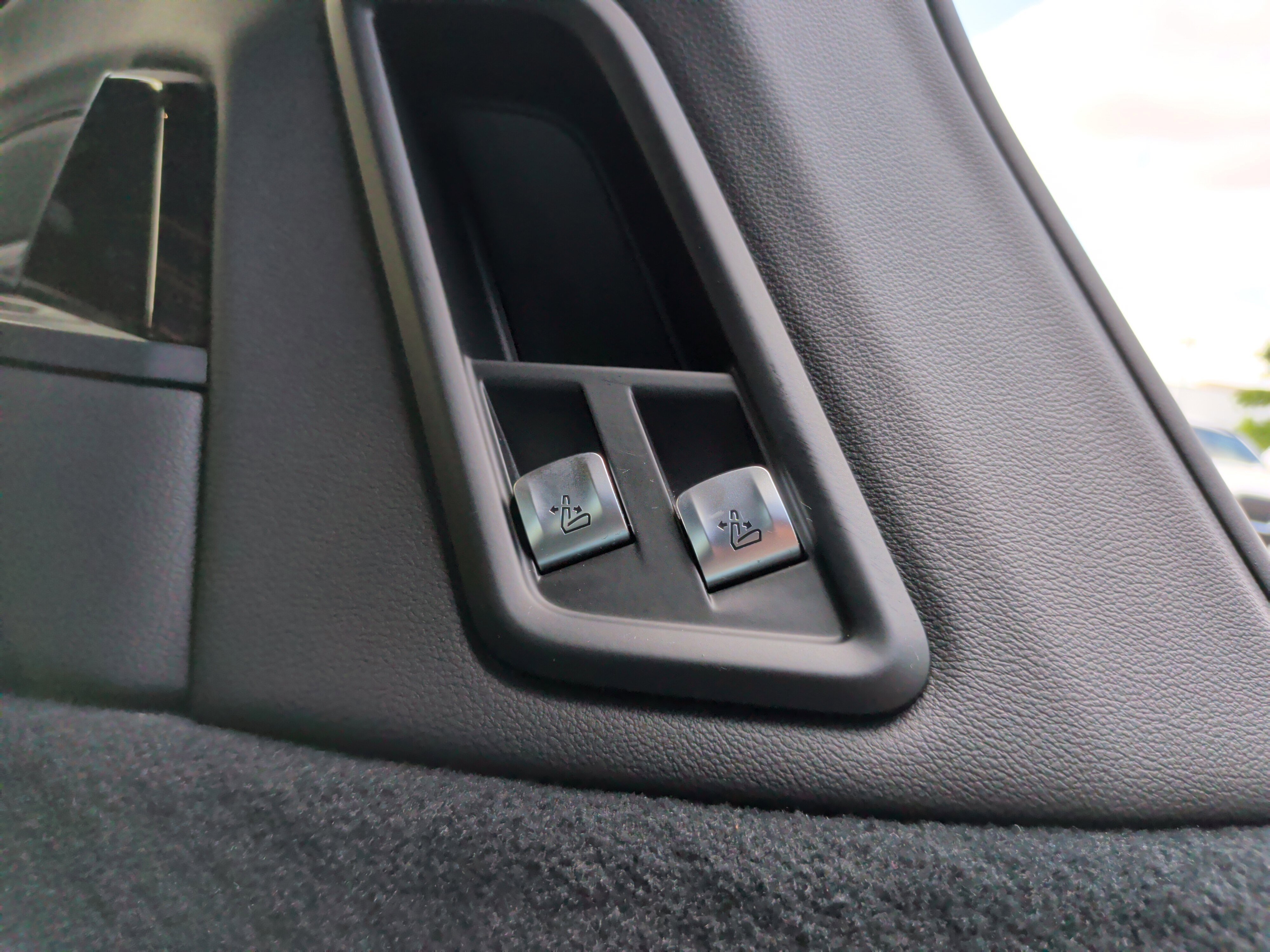 Used 2021 BMW X7 M50i w/ Dynamic Handling Package image 39