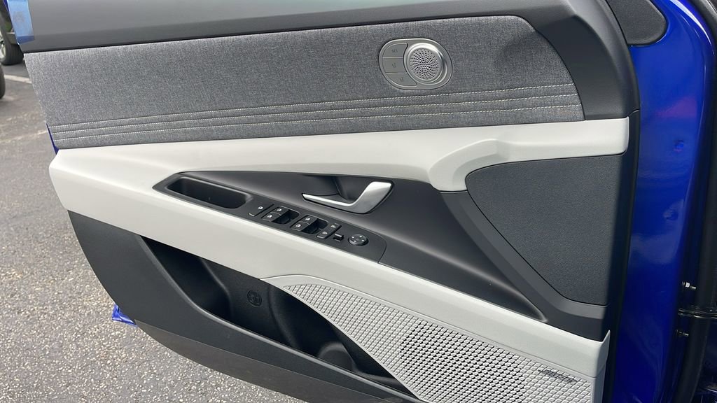 New 2025 Hyundai Elantra Limited image 27