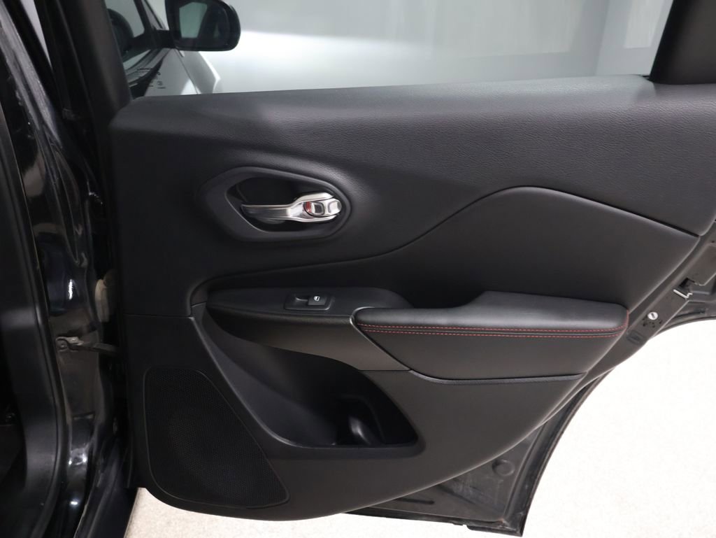 Used 2019 Jeep Cherokee Trailhawk w/ Cold Weather Group image 21