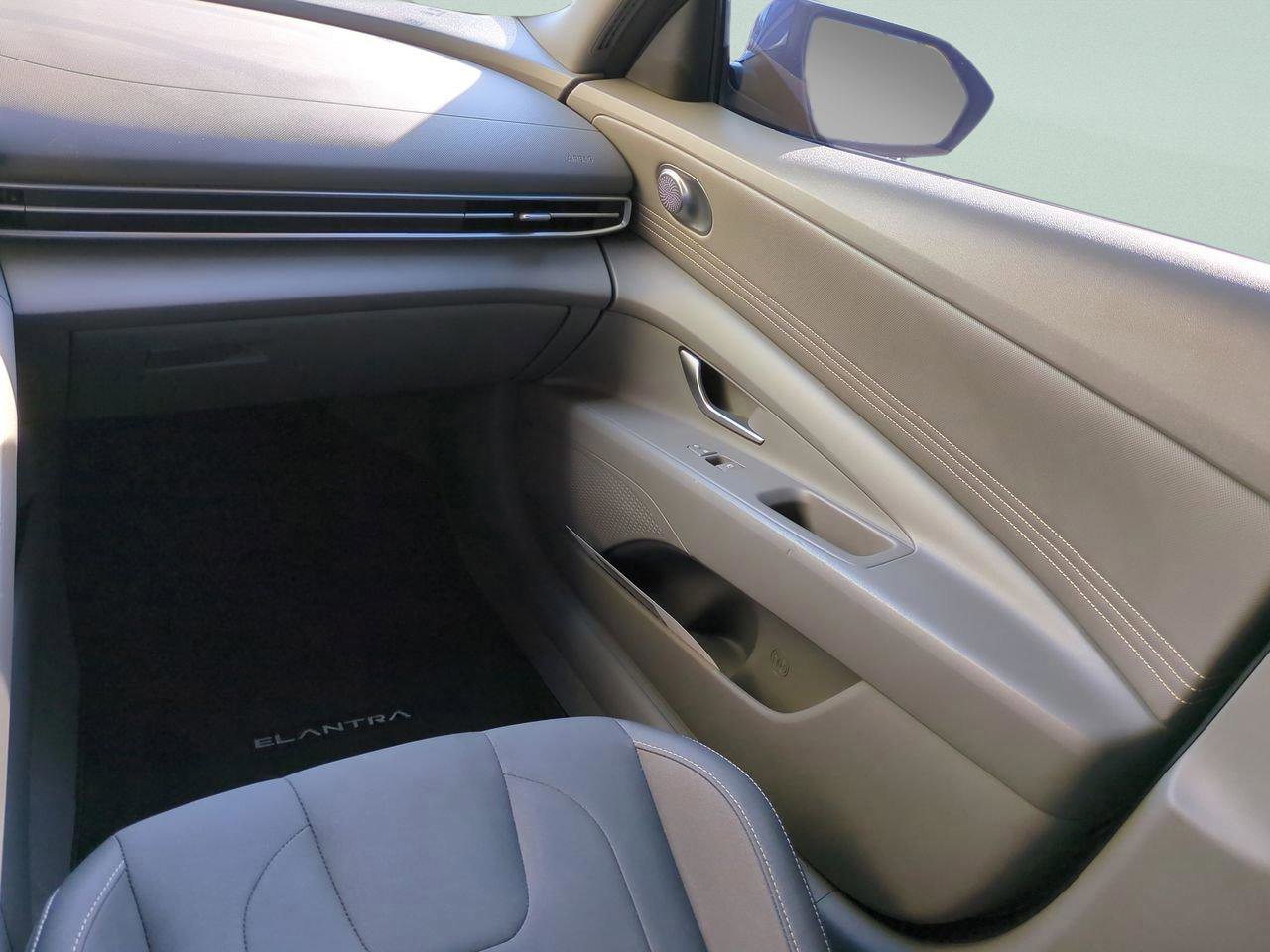 Used 2021 Hyundai Elantra SEL w/ Convenience + Premium Package image 16
