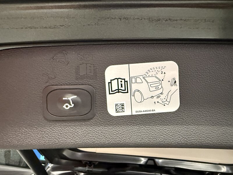 Used 2019 Ford Escape Titanium AWD/4WD image 16
