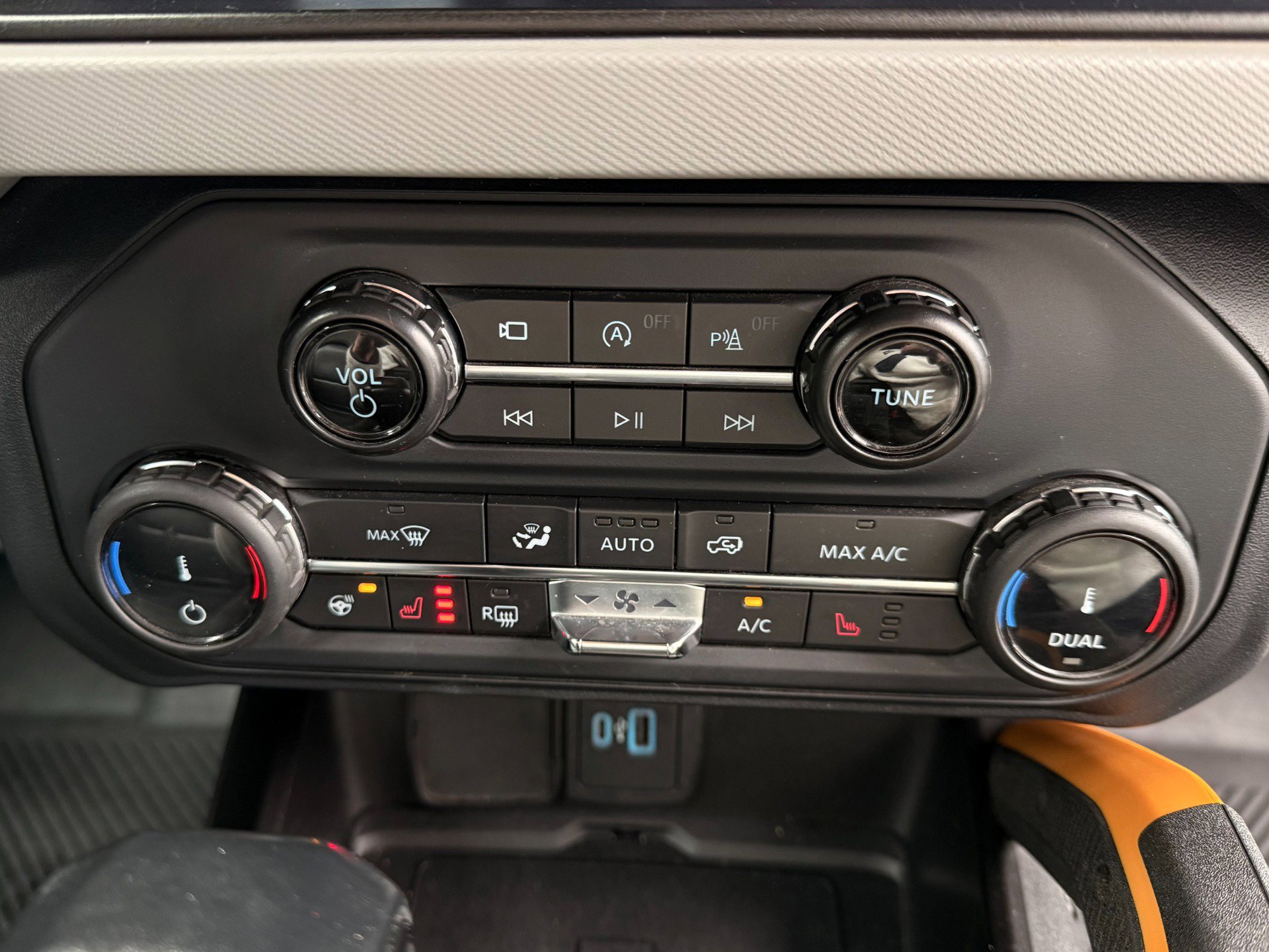 Used 2022 Ford Bronco Badlands image 28