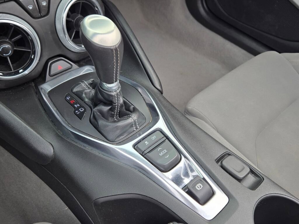 Used 2023 Chevrolet Camaro LT RWD image 21
