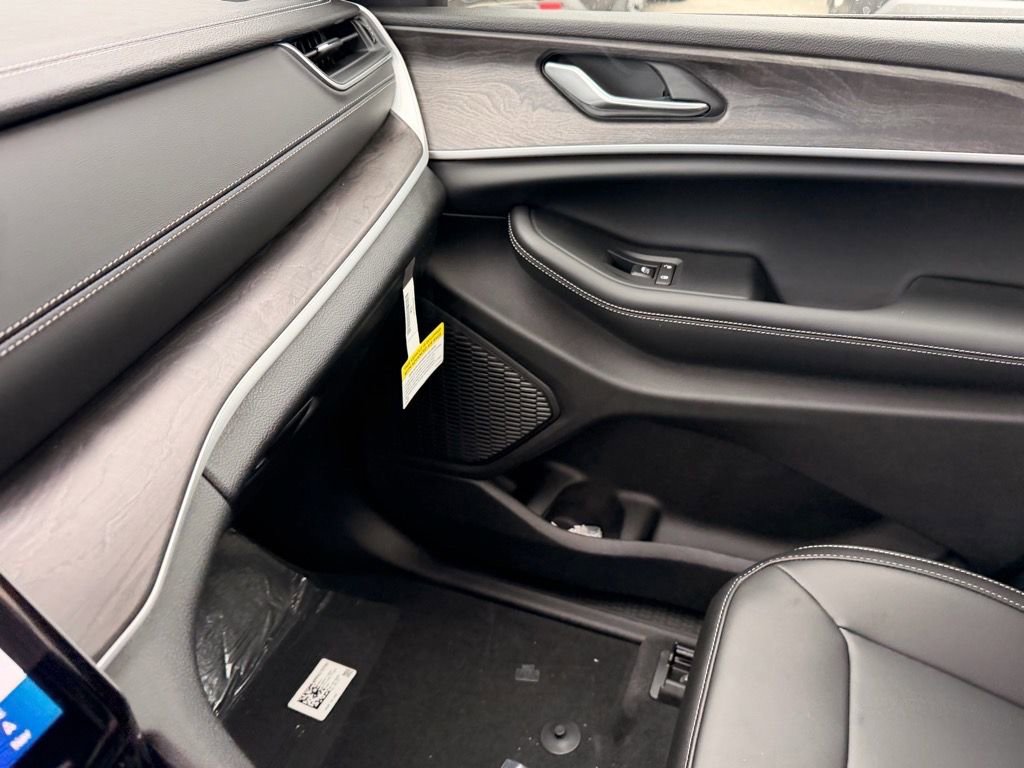 New 2025 Jeep Grand Cherokee Limited image 21